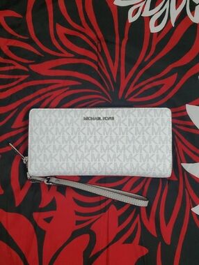 Michael Kors Jet Set Continental Bright White & Grey Monogram Wristlet Wallet
